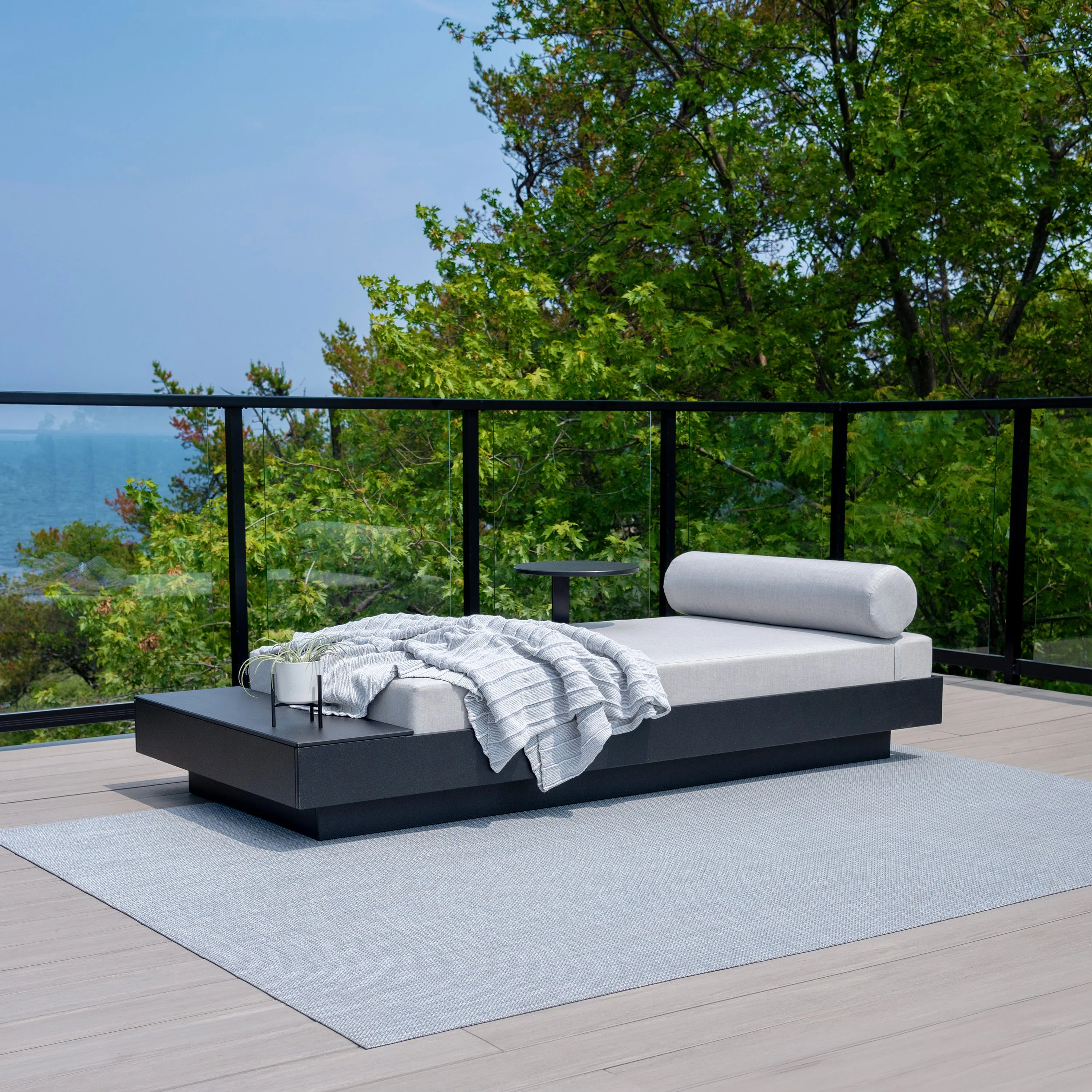 Platform One Daybed with Table