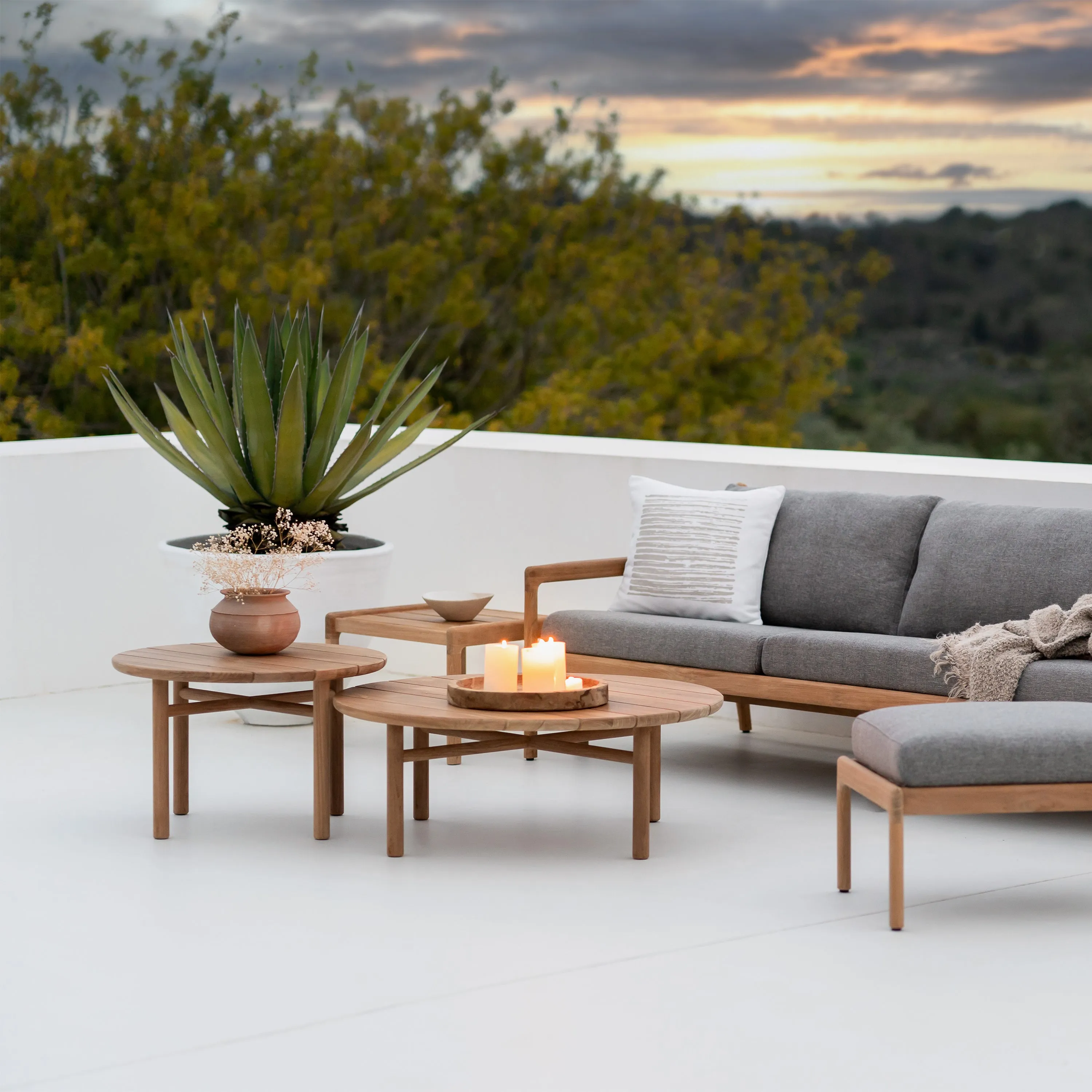 Quatro Outdoor Coffee Table