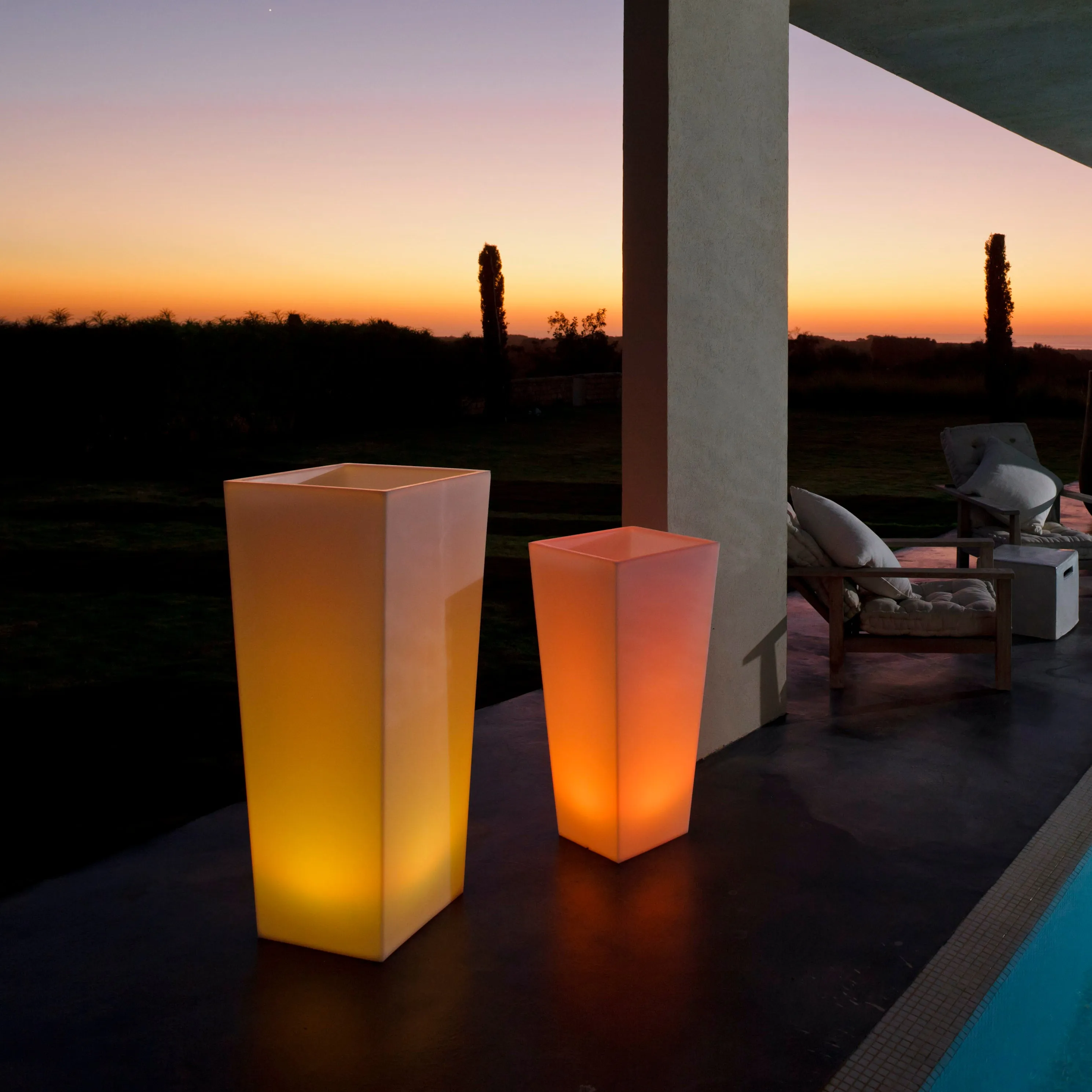 Rumba Illuminated Bluetooth LED Outdoor Pot Plant