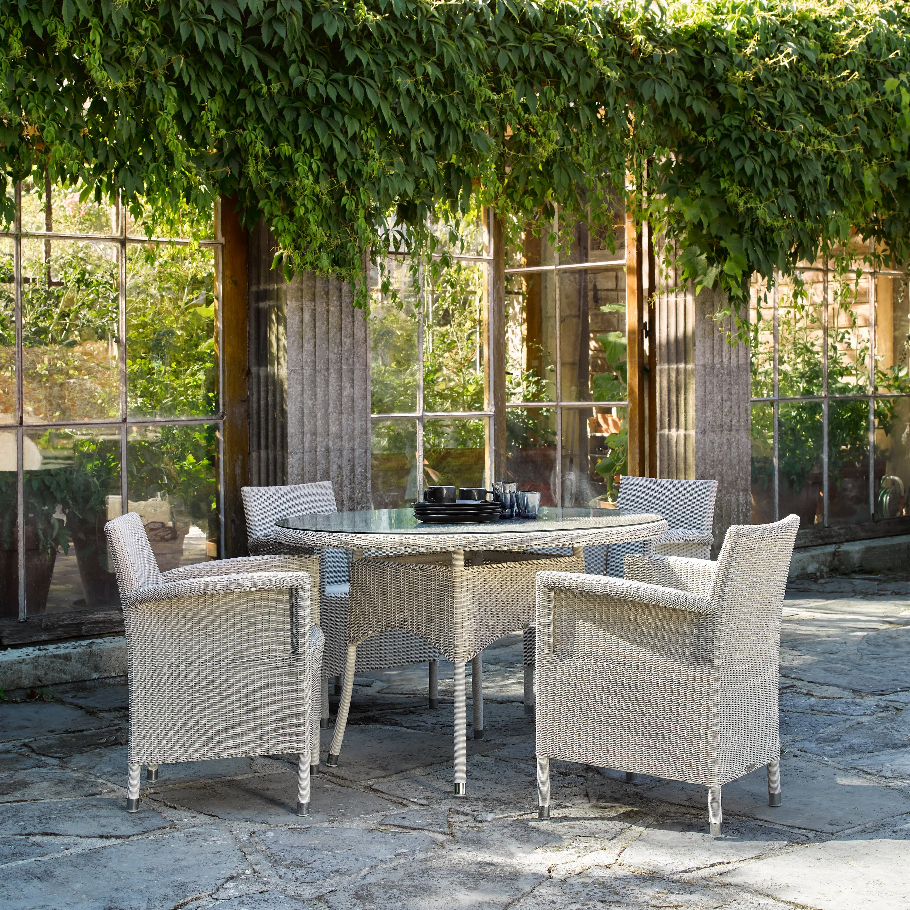 Safi Outdoor Round Dining Table