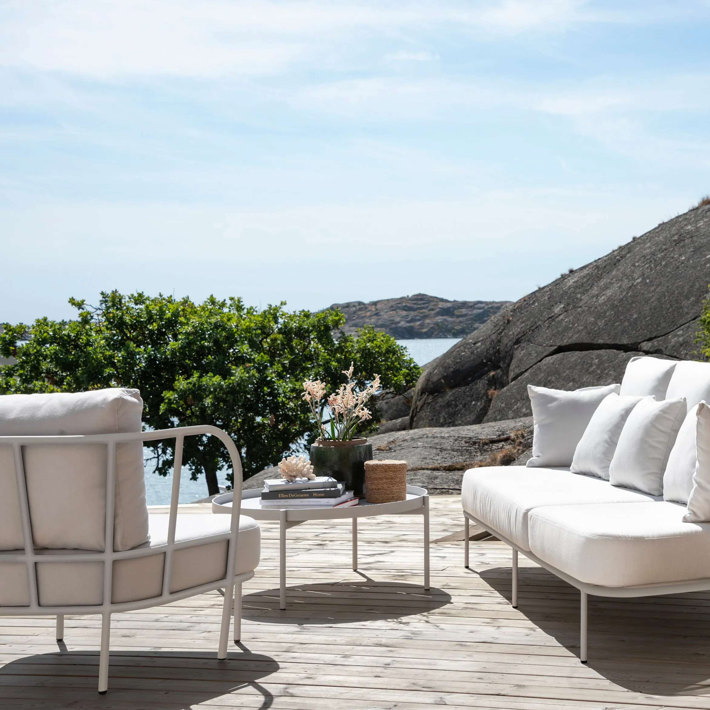 Salto Lounge Table