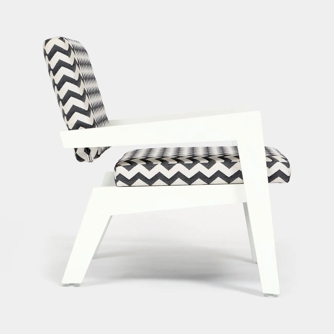 Seneca Outdoor Lounge Chair