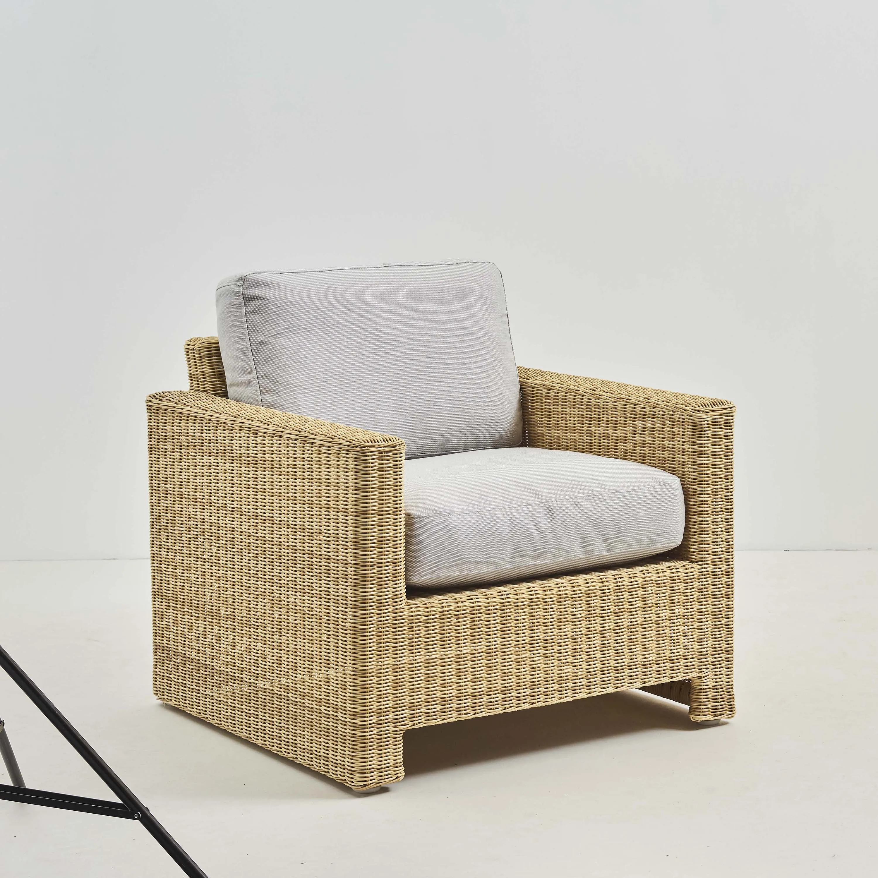 Sixty Outdoor Lounge Chair