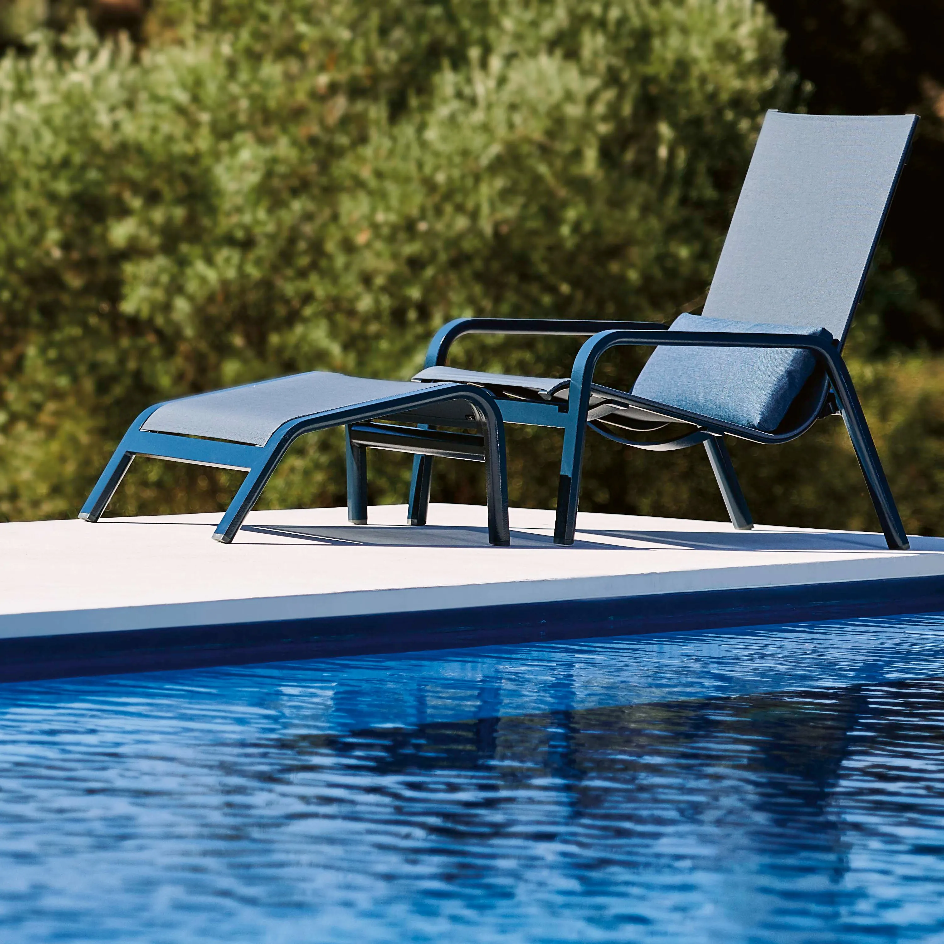 Stack Outdoor High Back Lounge Chair
