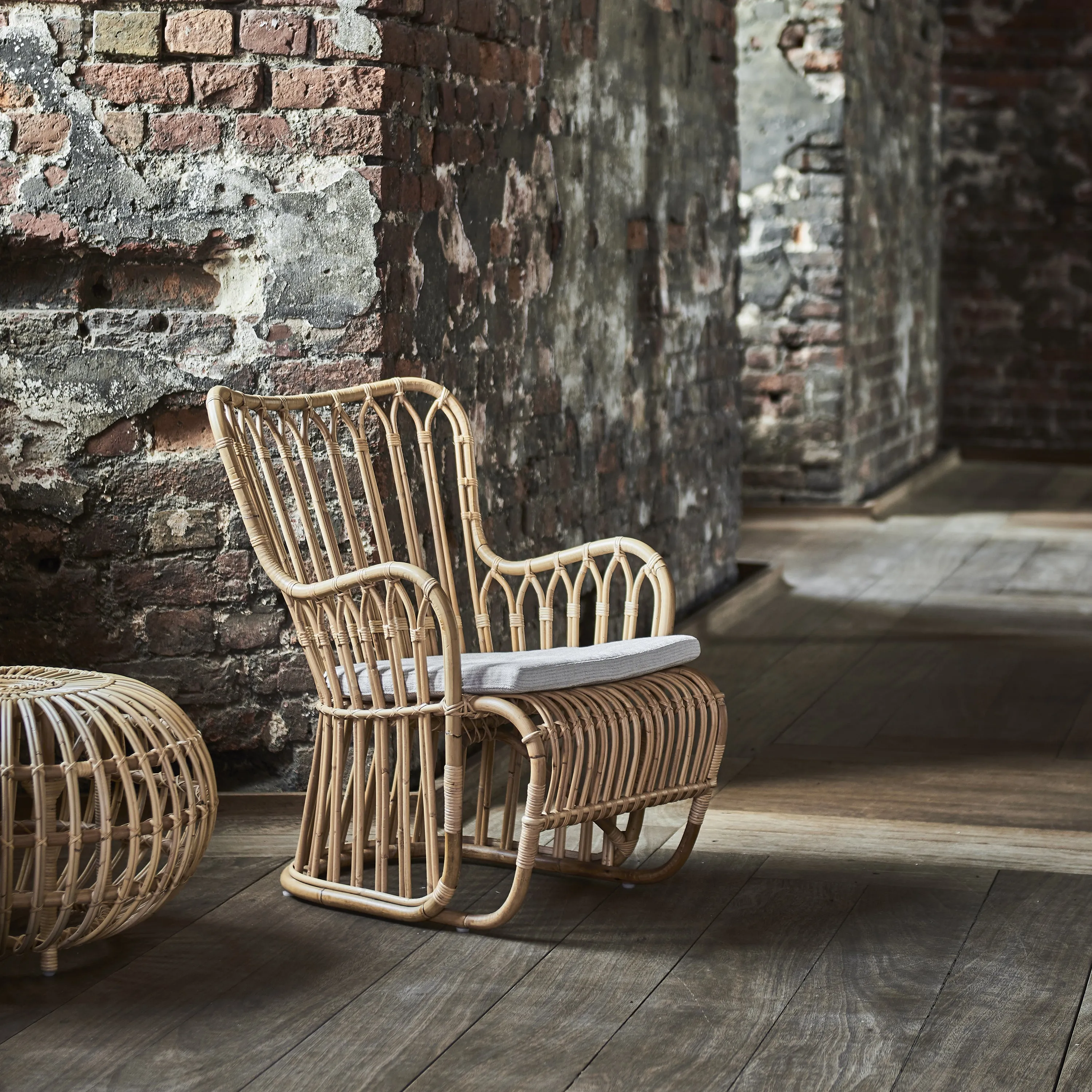 Tulip Outdoor Lounge Chair