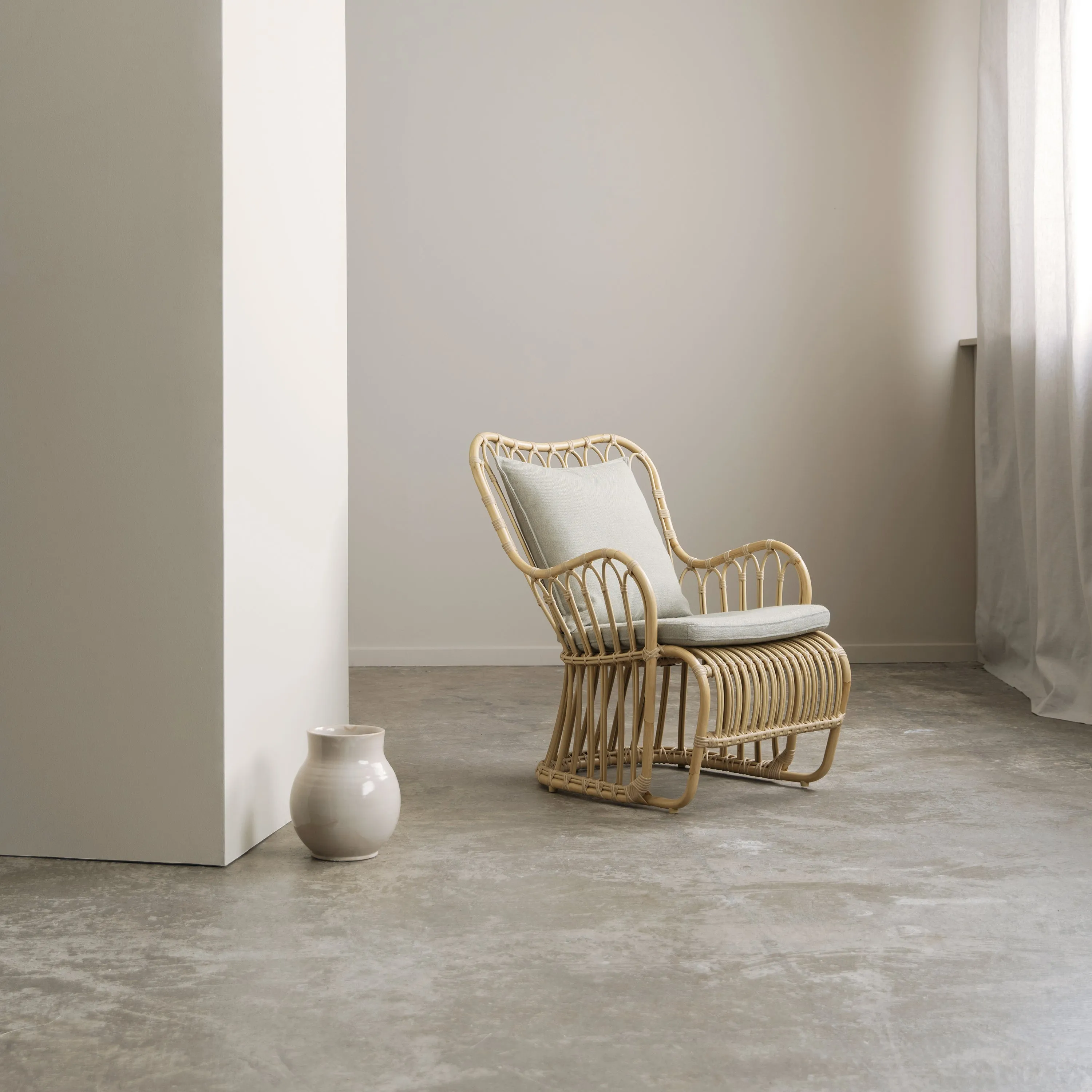 Tulip Outdoor Lounge Chair